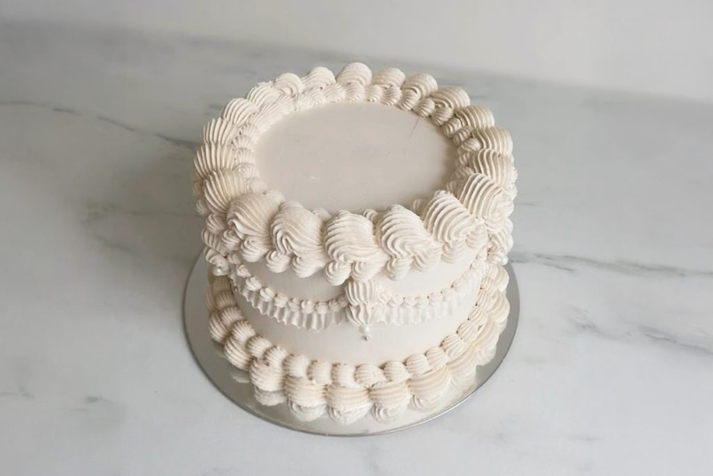 White Vintage Cake